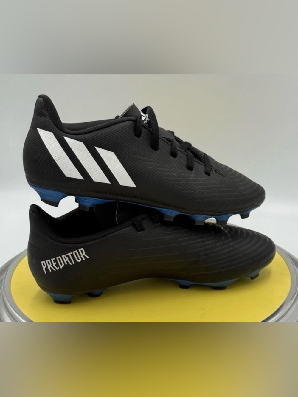 Adidas PREDATOR EDGE.4 F×G Youth Size 4
Black Soccer Cleats GX5217 - Picture 2 of 11